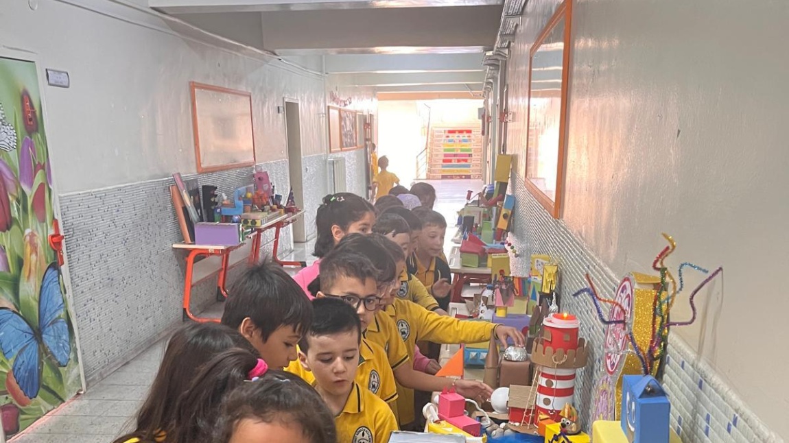 GEOMETRİK  CİSİMLER  SERGİSİ  2/F  - 2/İ  -2/B  SINIFLARI